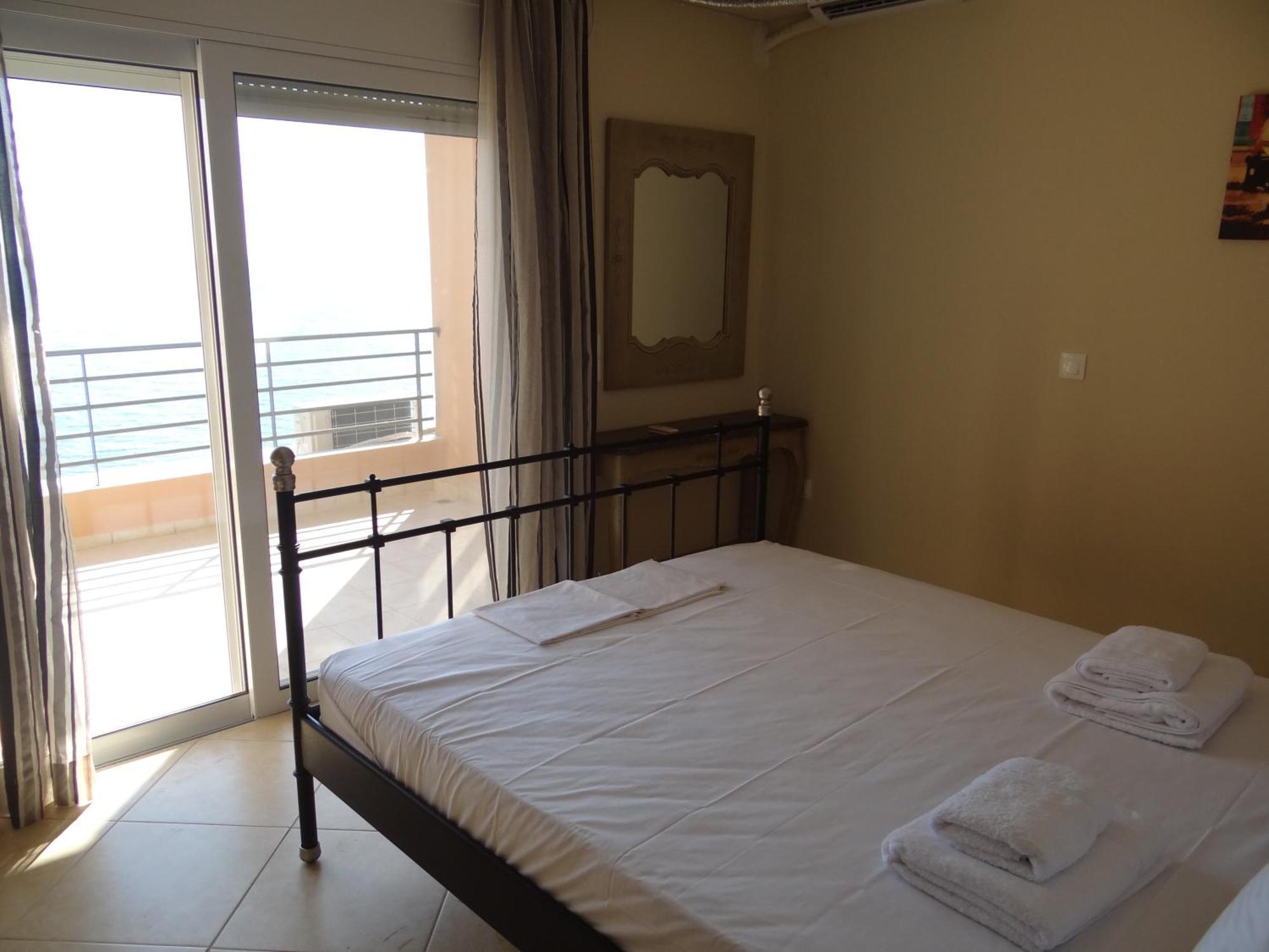 Aperanto House Paralia Loutsas Oda fotoğraf